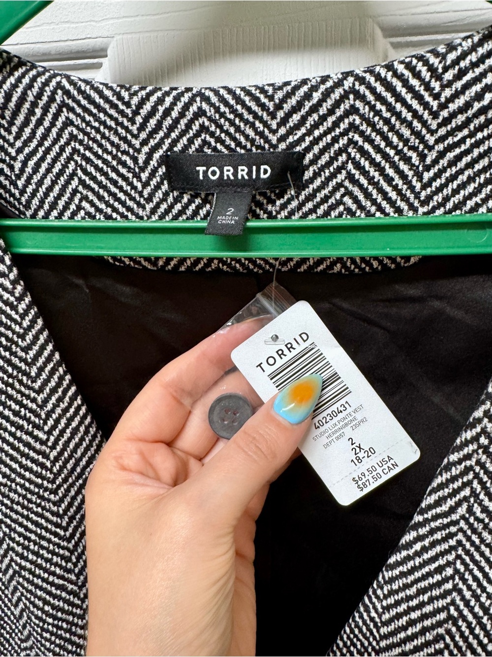Torrid Herringbone Black and Gray Sweater Vest – New With Tags - Picture 5 of 9